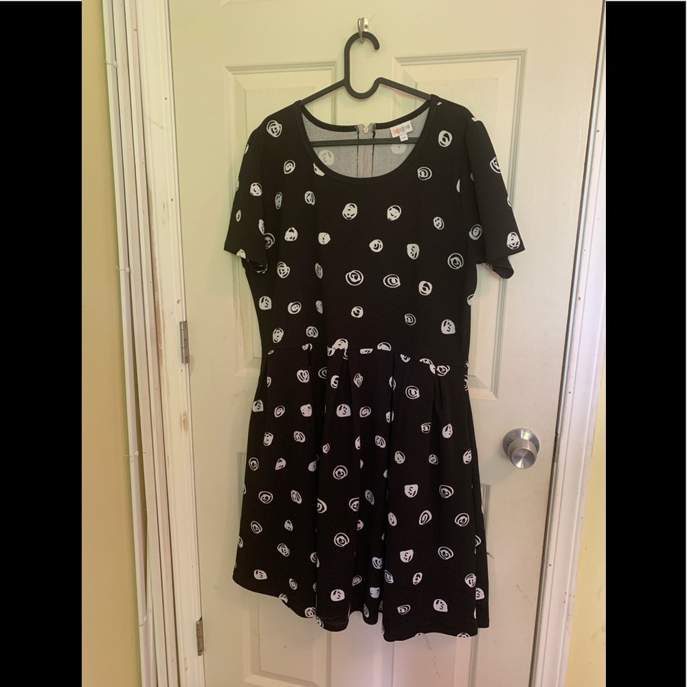 Amelia Lularoe 3X black/white dots EUC